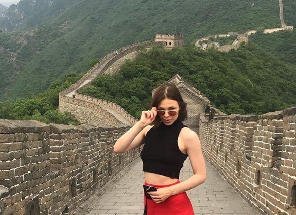 Watch Nina Kraviz’s sunrise set from the Great Wall Of China - Techno ...